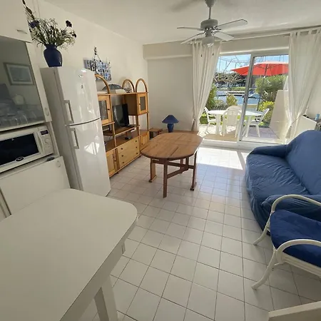 Climatisee Proche Avec Parking Au Cap D'agde - Fr-1-723-144 فيلة